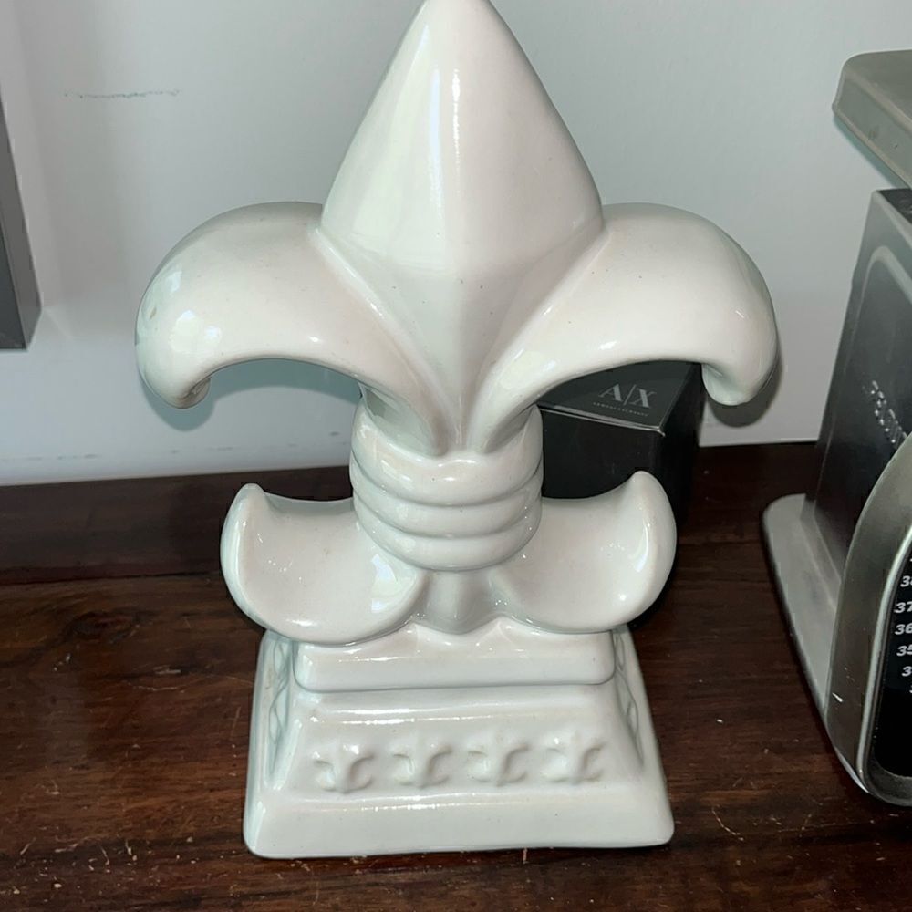 Wow! Decorative New Orleans saints Table top 11” tall Fleur Di Lis China Ceramic